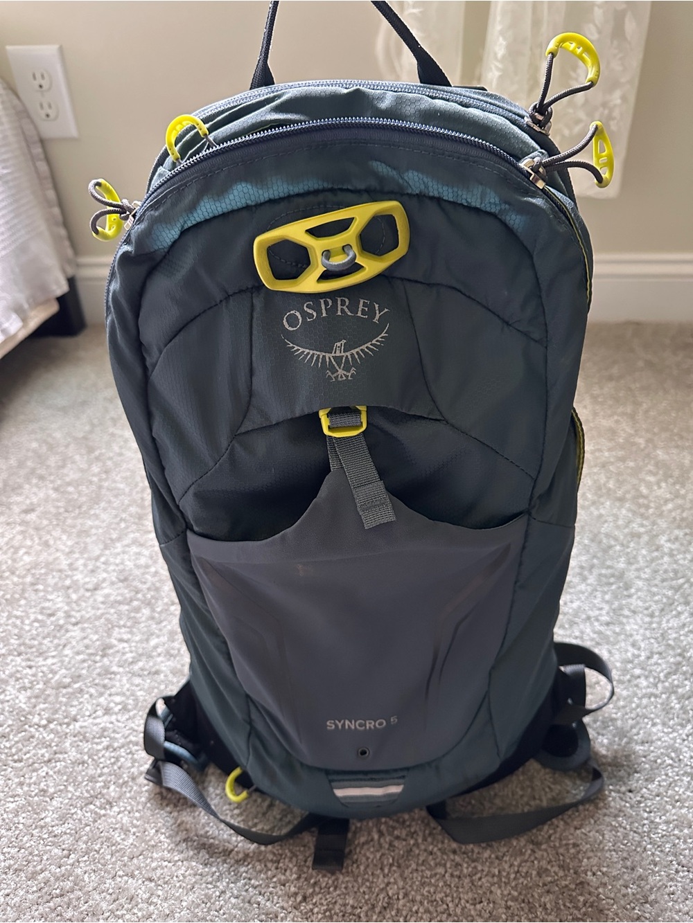 OSPREY Syncro 5 Bicycle Backpack in Dark Teal with Yellow Accents